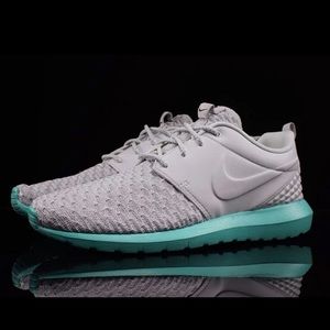 Nike Flyknit Rosche shoes platinum / calypso